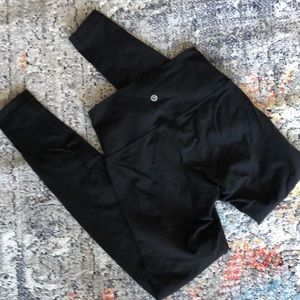 Lululemon black Wunder Under leggings sz 4